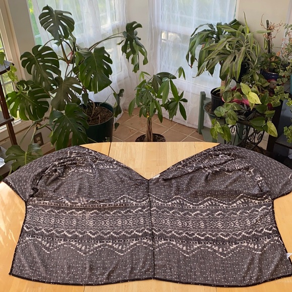 FREE TO FLY. Size Small Open Black Rayon Poncho w/Front blue/pink/purple design. - Picture 3 of 10